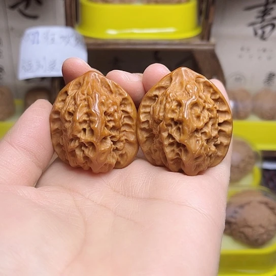文玩核桃吊坠玲珑