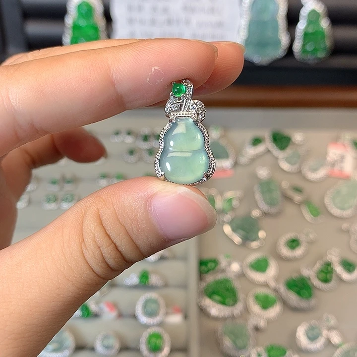 翡翠未镶嵌颈饰吊坠