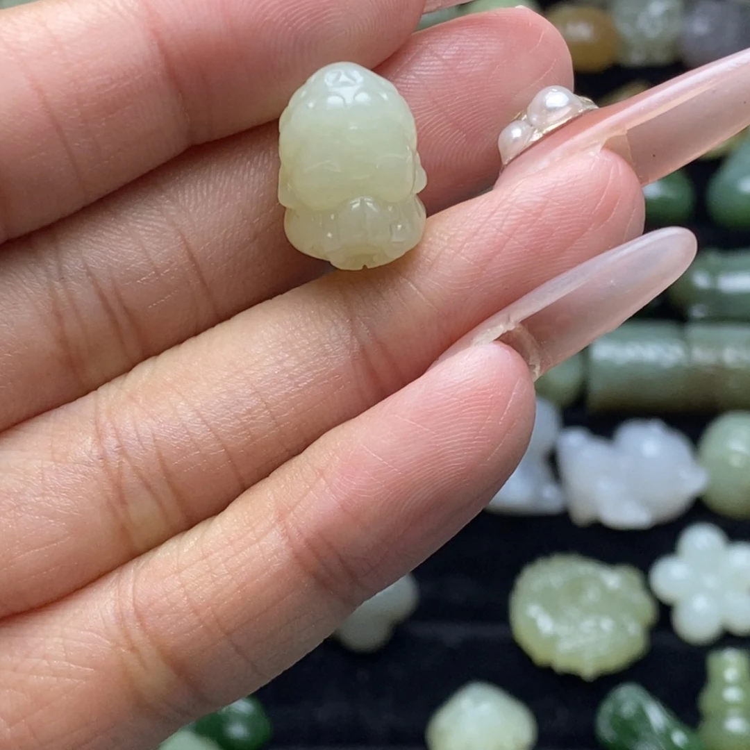 口***水和田玉未镶嵌颈饰