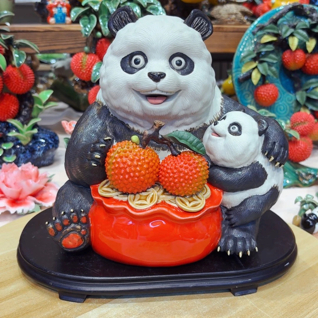 陶瓷熊猫荔枝摆件