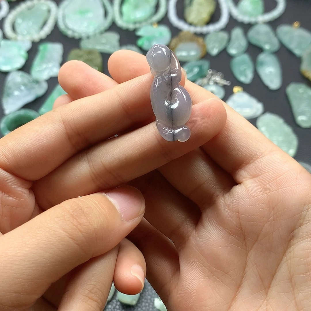 翡翠未镶嵌颈饰蛇