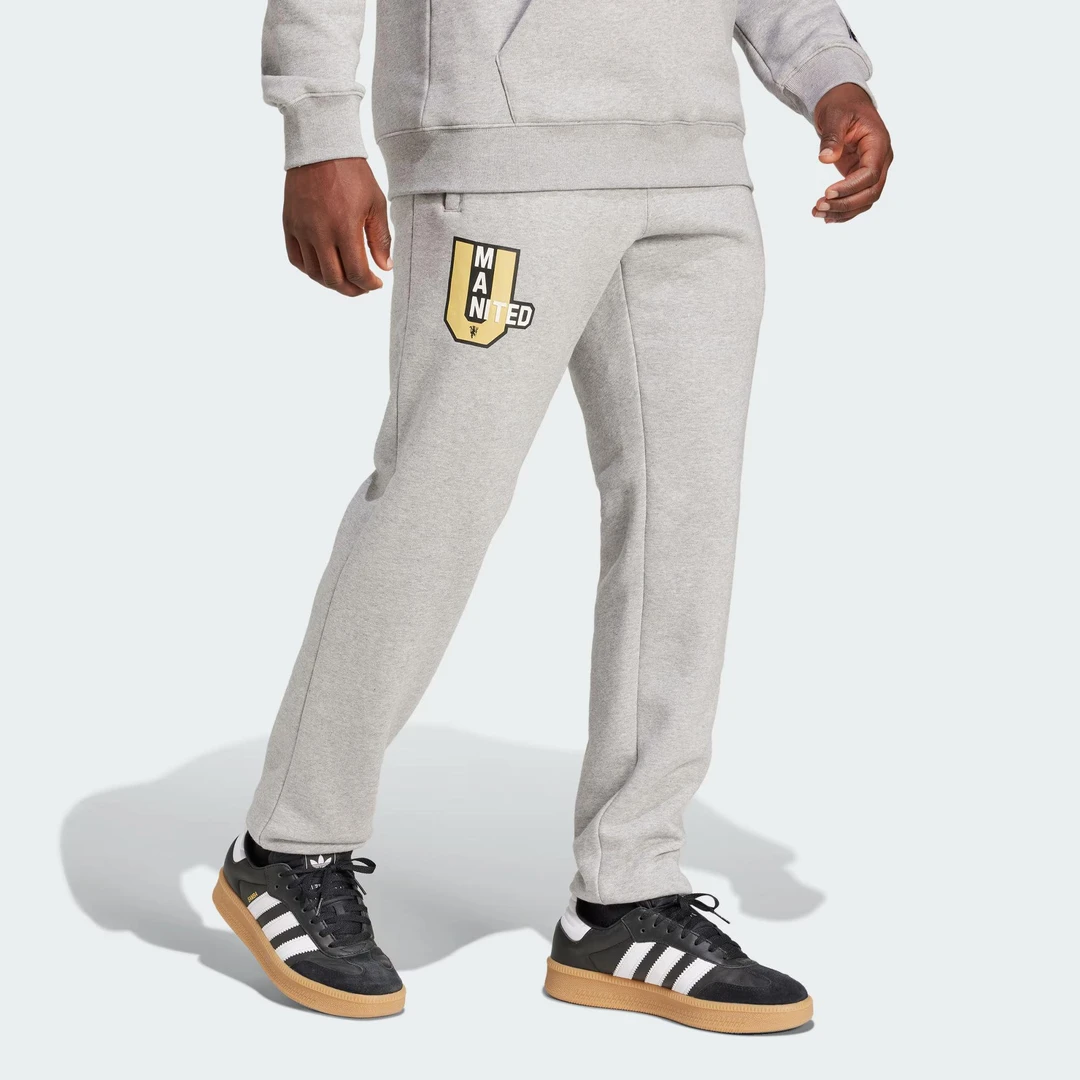 Adidas阿迪达斯【官方正品】曼联足球休闲长裤文化美式卫裤JF0367