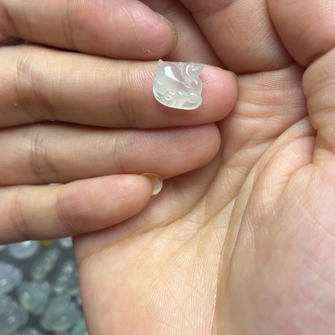 翡翠未镶嵌颈饰小凤凰