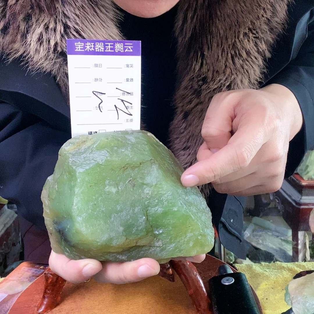 蛇纹石玉未镶嵌珠宝奇石