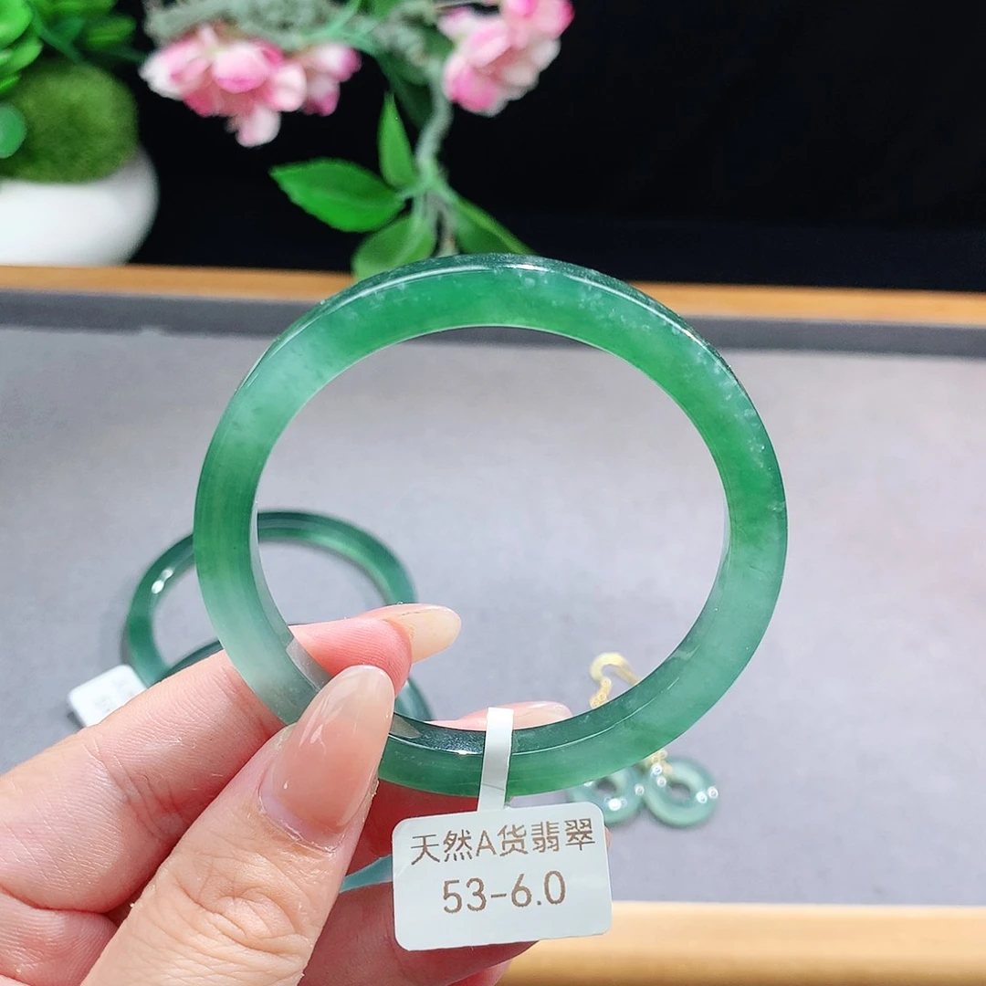 未镶嵌手镯（圆镯）翡翠