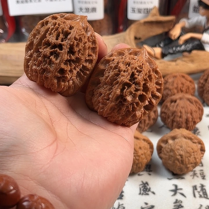 文玩核桃吊坠大刺43尺全品（已打底）