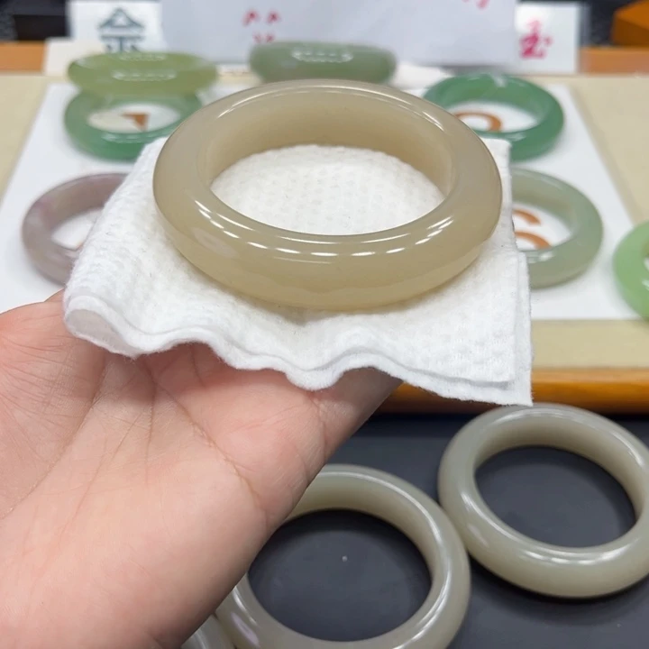 未镶嵌手镯石英质玉本*桑