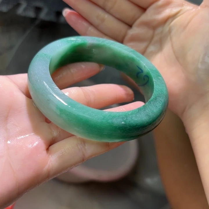 十***－石英质玉（非洲翠）手镯未镶嵌定制