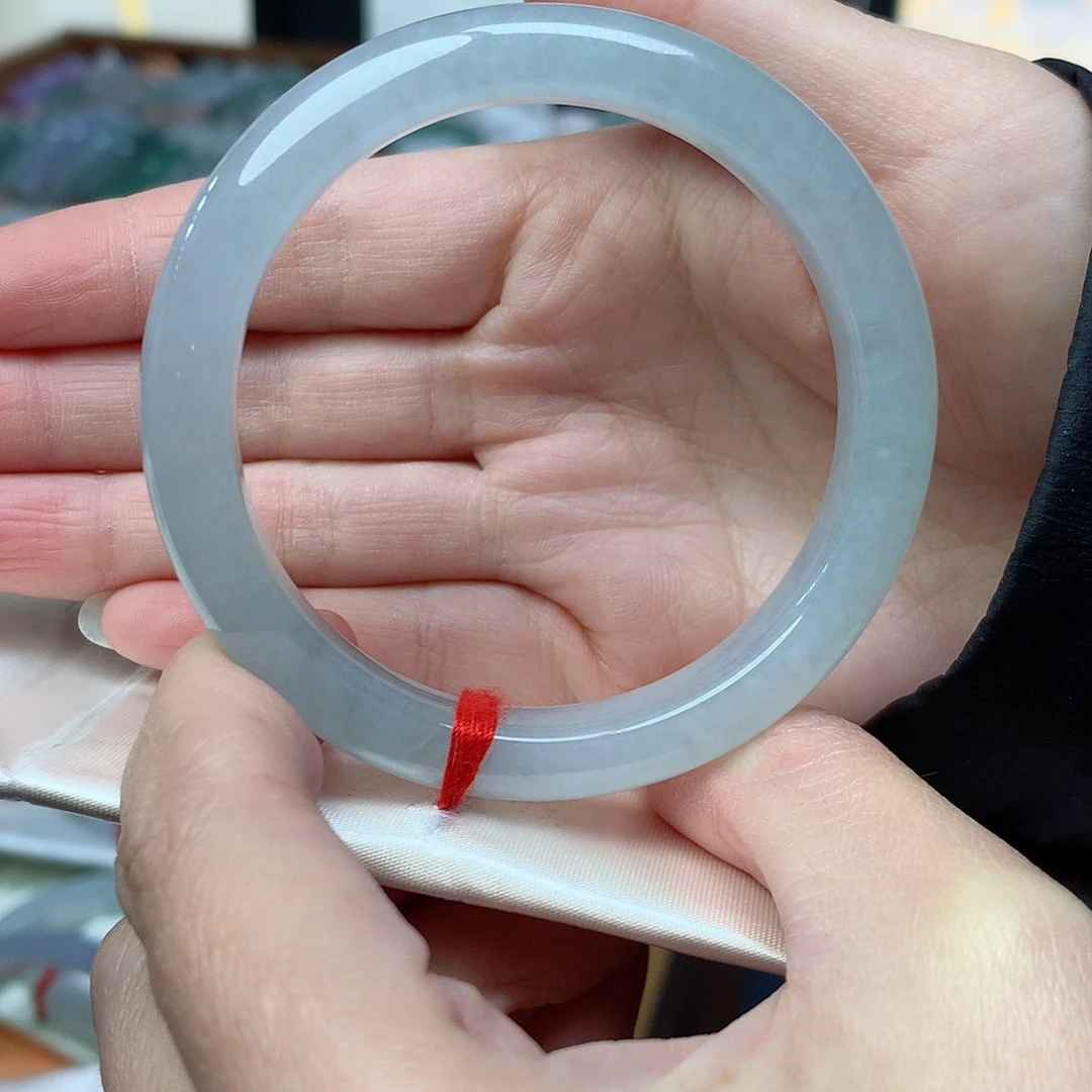 翡翠手镯未镶嵌翡翠