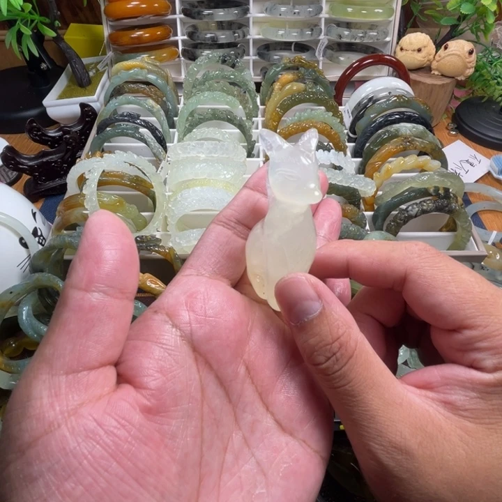未镶嵌蛇纹石玉颈饰