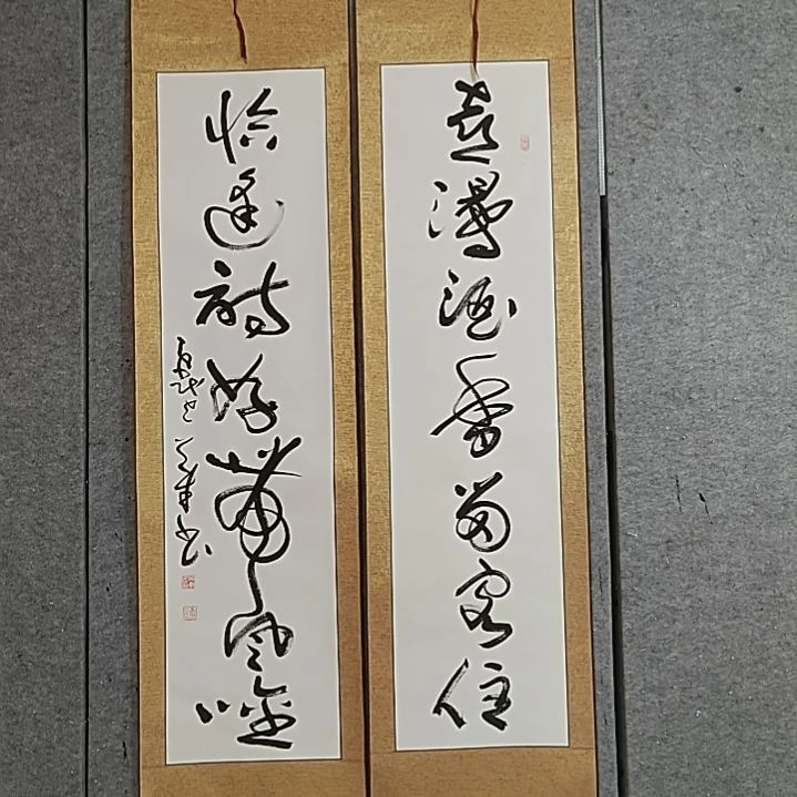 书法恰逢诗好带风吟。精裱起来