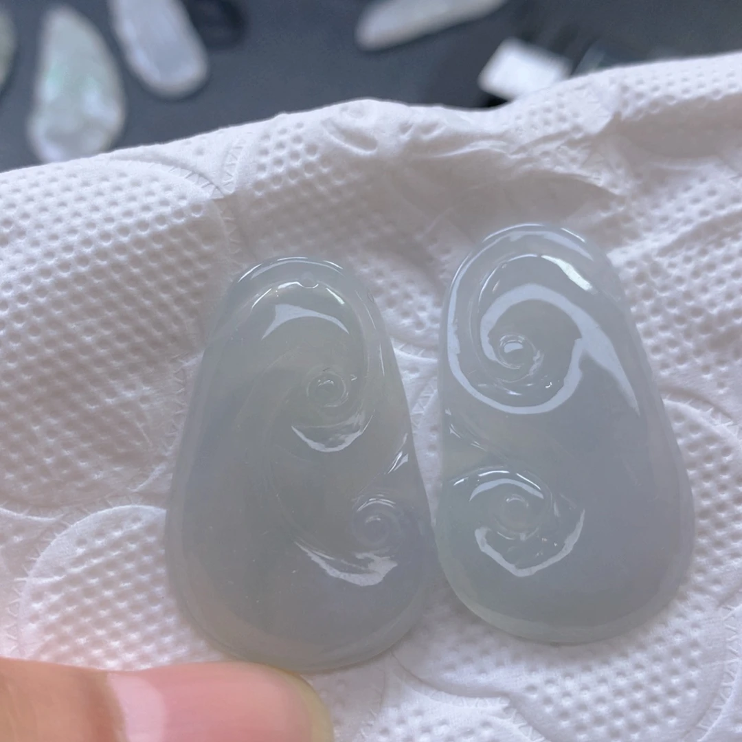 听***夏翡翠未镶嵌颈饰翡翠