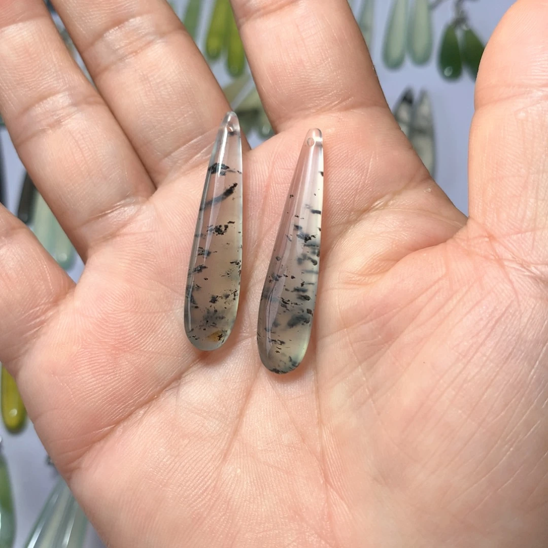 蛇纹石玉未镶嵌耳环