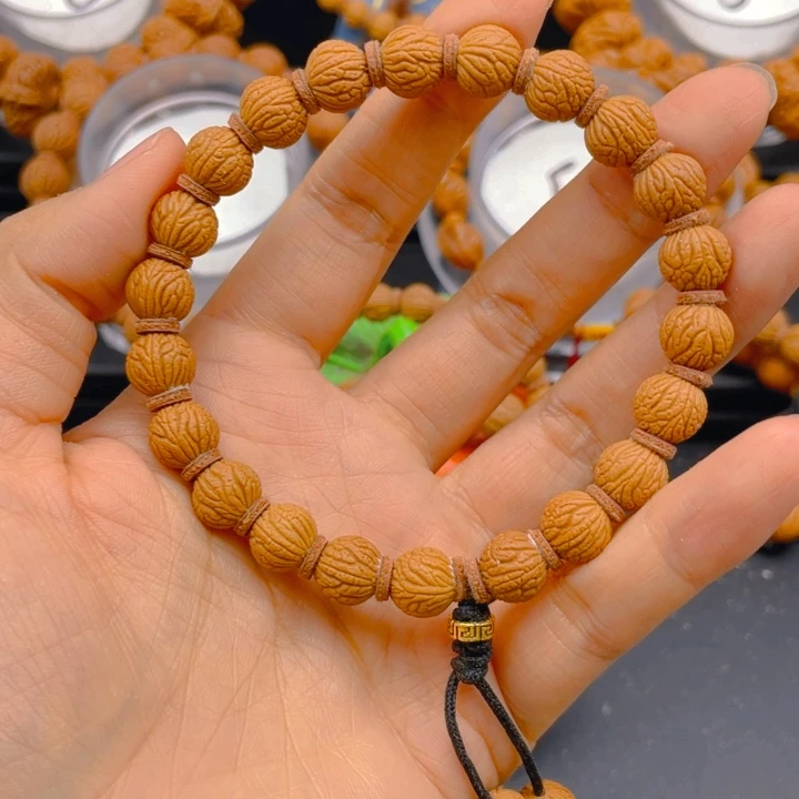 浩***瀚桃核吊坠见见见见2