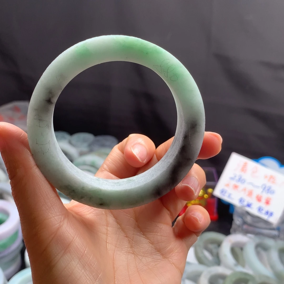 定制翡翠未镶嵌手镯