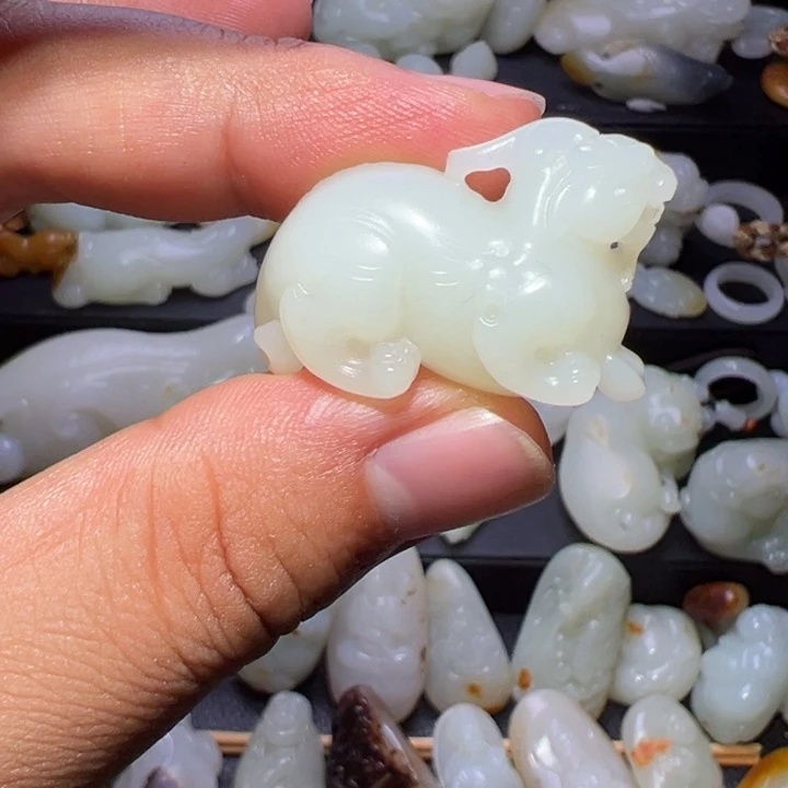 和田玉未镶嵌颈饰胖*