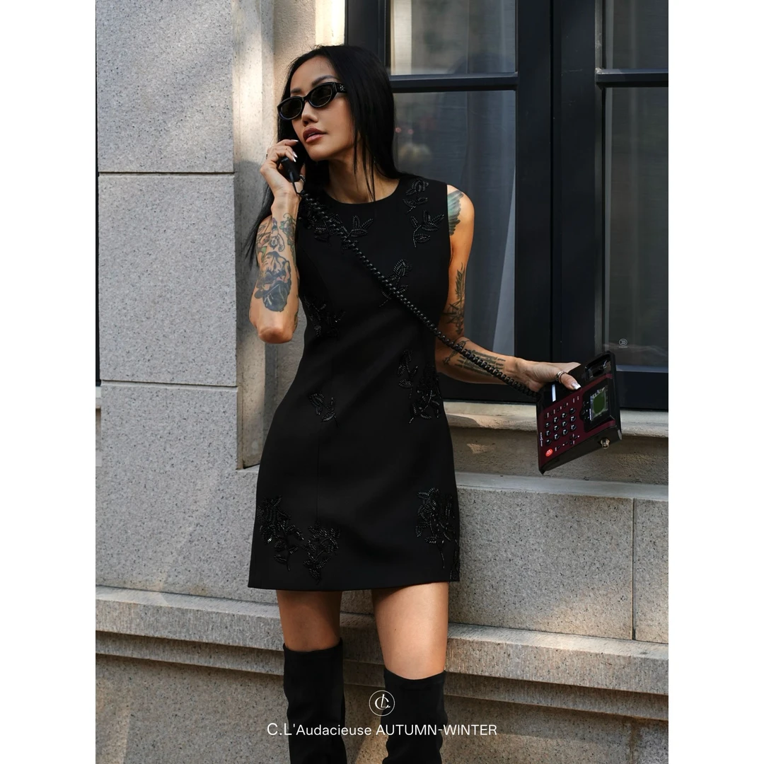 C.L'Audacieuse 秋冬重工钉珠花朵无袖连衣裙女士时髦   CL25C770