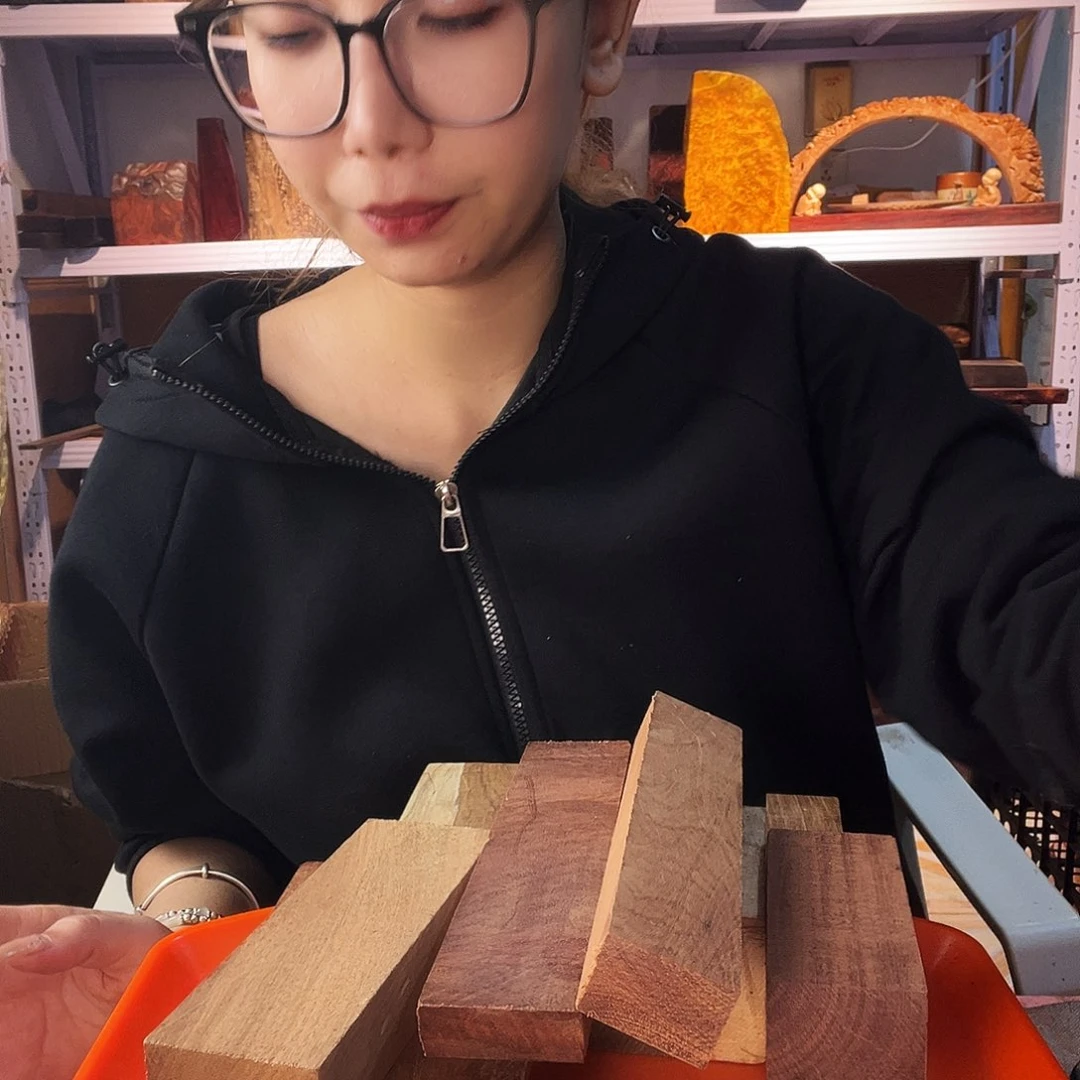 紫檀木类端景台文*