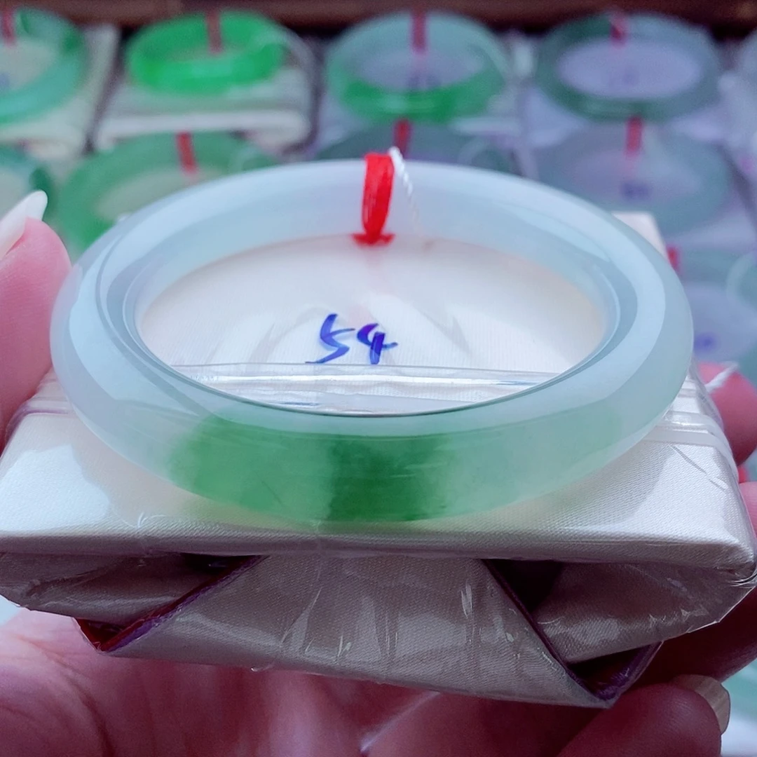 翡翠未镶嵌手镯（圆镯）609意境优美冰透冰胶起光绿野仙踪