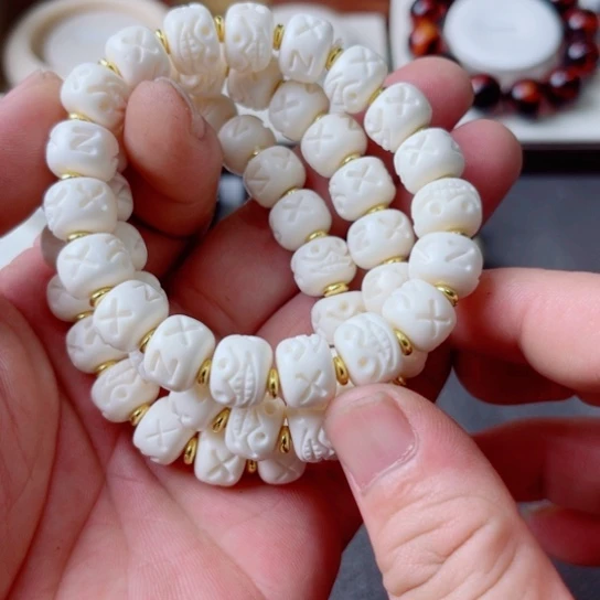 独卡1.2带雕刻白色手串