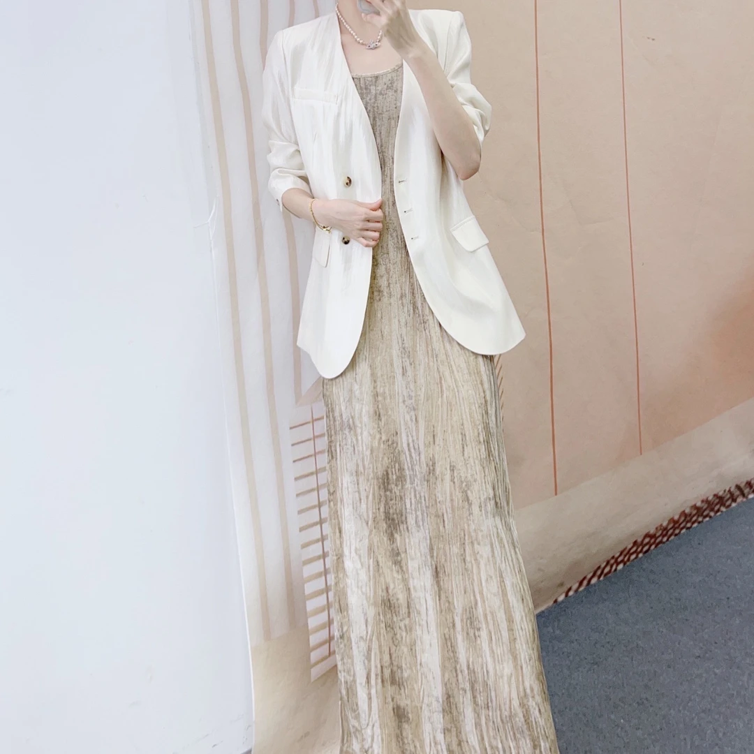 826时尚百搭修身显瘦金丝绒吊带裙+西装外套T826/GJ