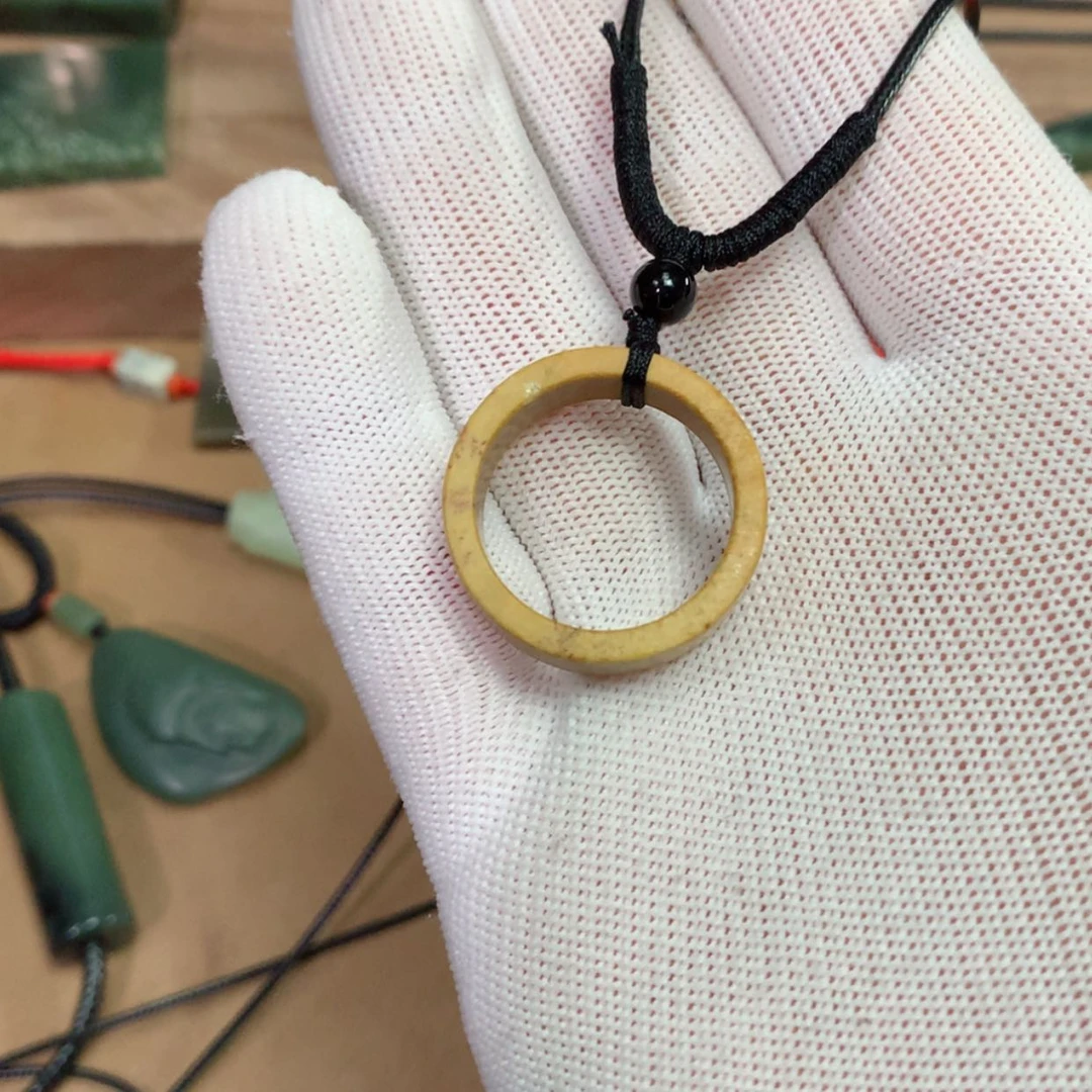 【闪购商品】岫岩河磨玉（透闪石质玉）颈饰未镶嵌