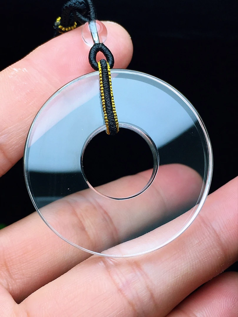 天然白水晶水晶壁吊坠和氏璧，平安扣，净体。时尚百搭