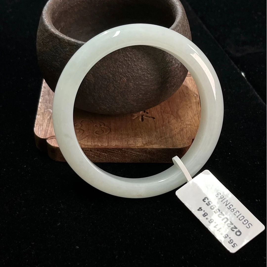 天然翡翠手镯56.5