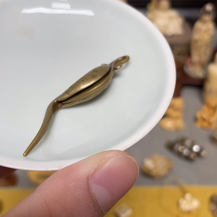 瓷片精致雕刻工艺品