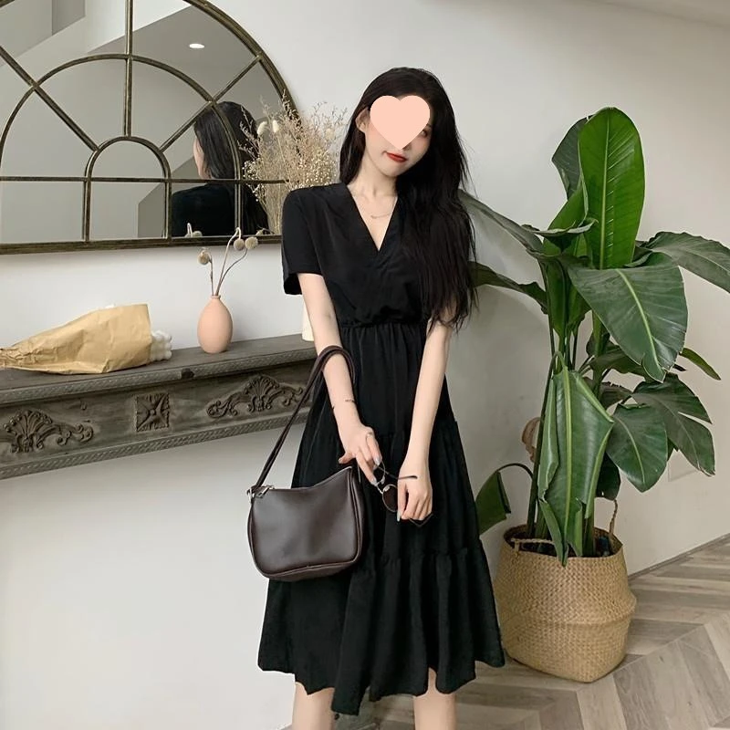 法式小众气质大码仙女裙v领遮肉短袖连衣裙女胖mm显瘦复古小黑裙