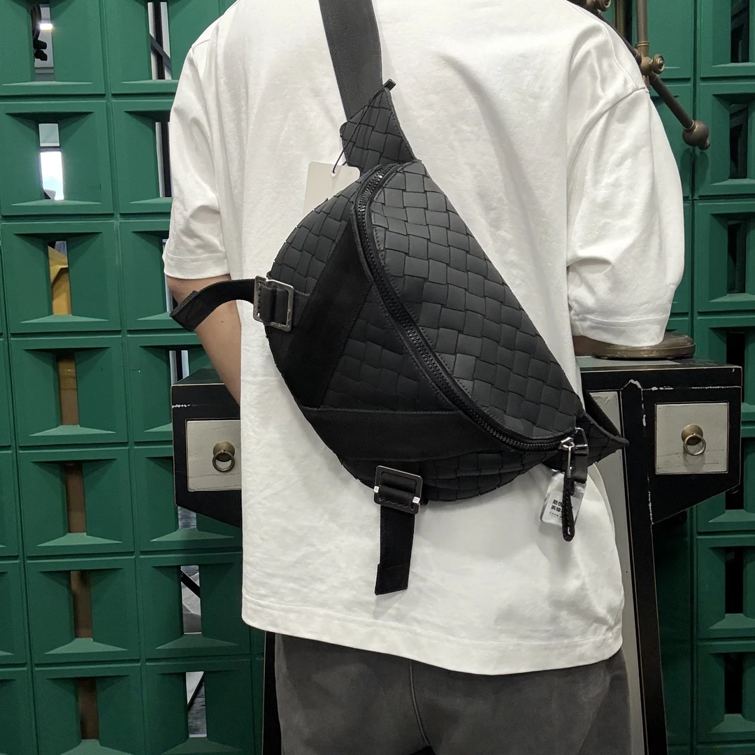 95新 BOTTEGA VENETA/葆蝶家 【龙】44PP09 黑色编织胸包