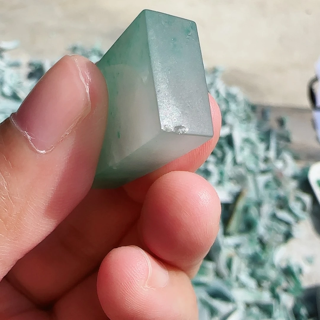 石英质玉颈饰未镶嵌E****哥