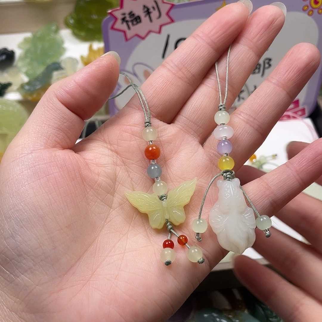 英***就蛇纹石玉未镶嵌颈饰