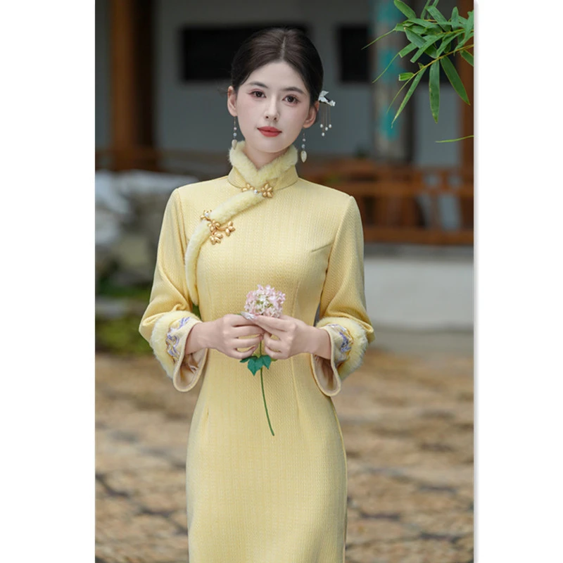 旗袍新中式气质2025年轻加绒高端黄色改良秋冬款加厚长袖少女旗袍