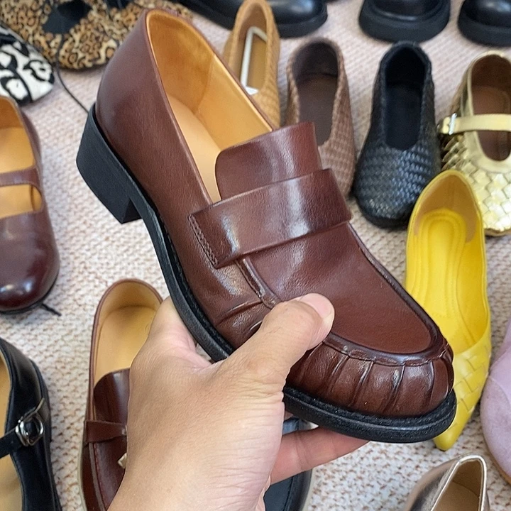 37码一双马皮乐福鞋