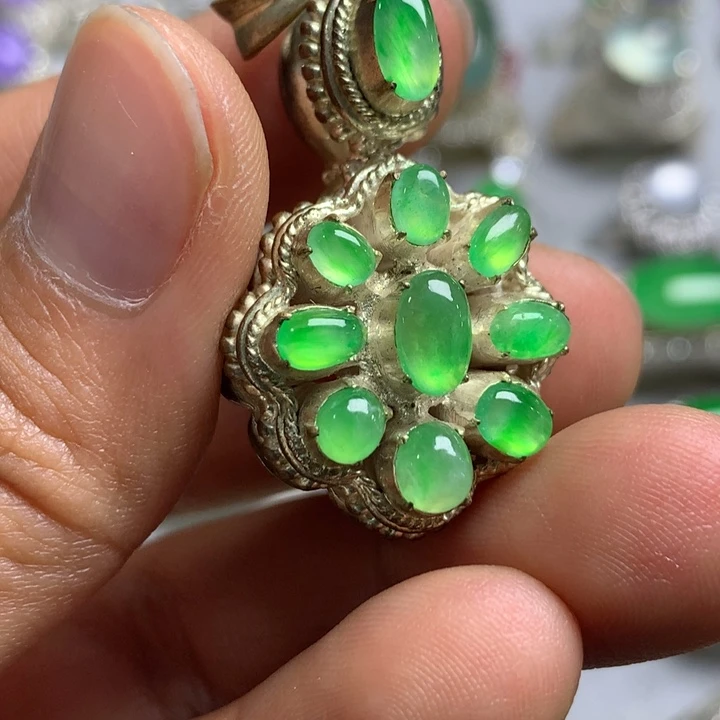 翡翠未镶嵌戒指多棵吊坠