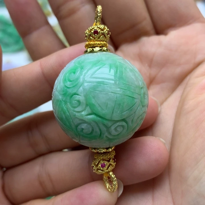 翡翠颈饰未镶嵌翡翠