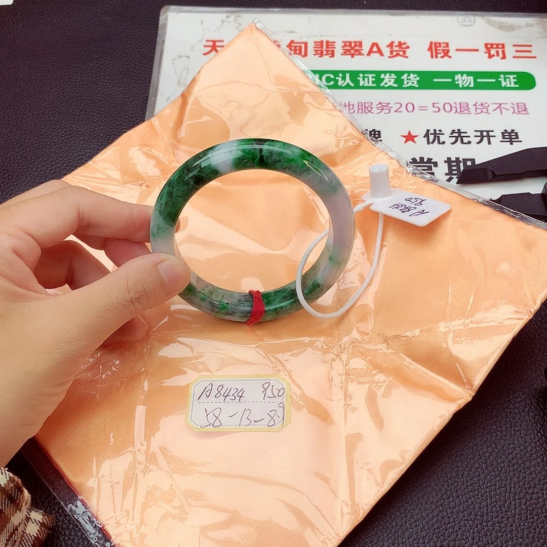 翡翠手镯未镶嵌翡翠