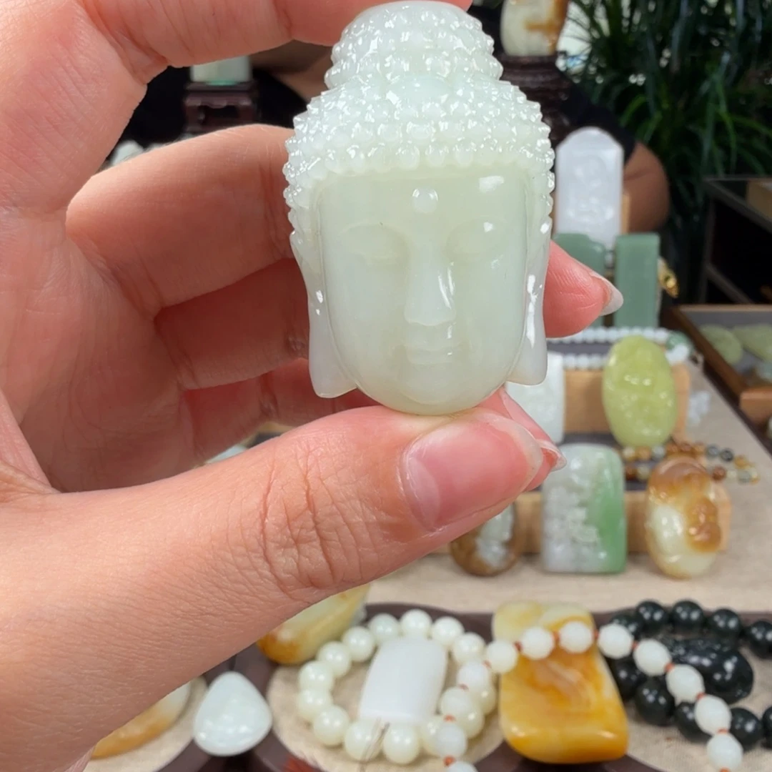 聶***窮颈饰未镶嵌和田玉