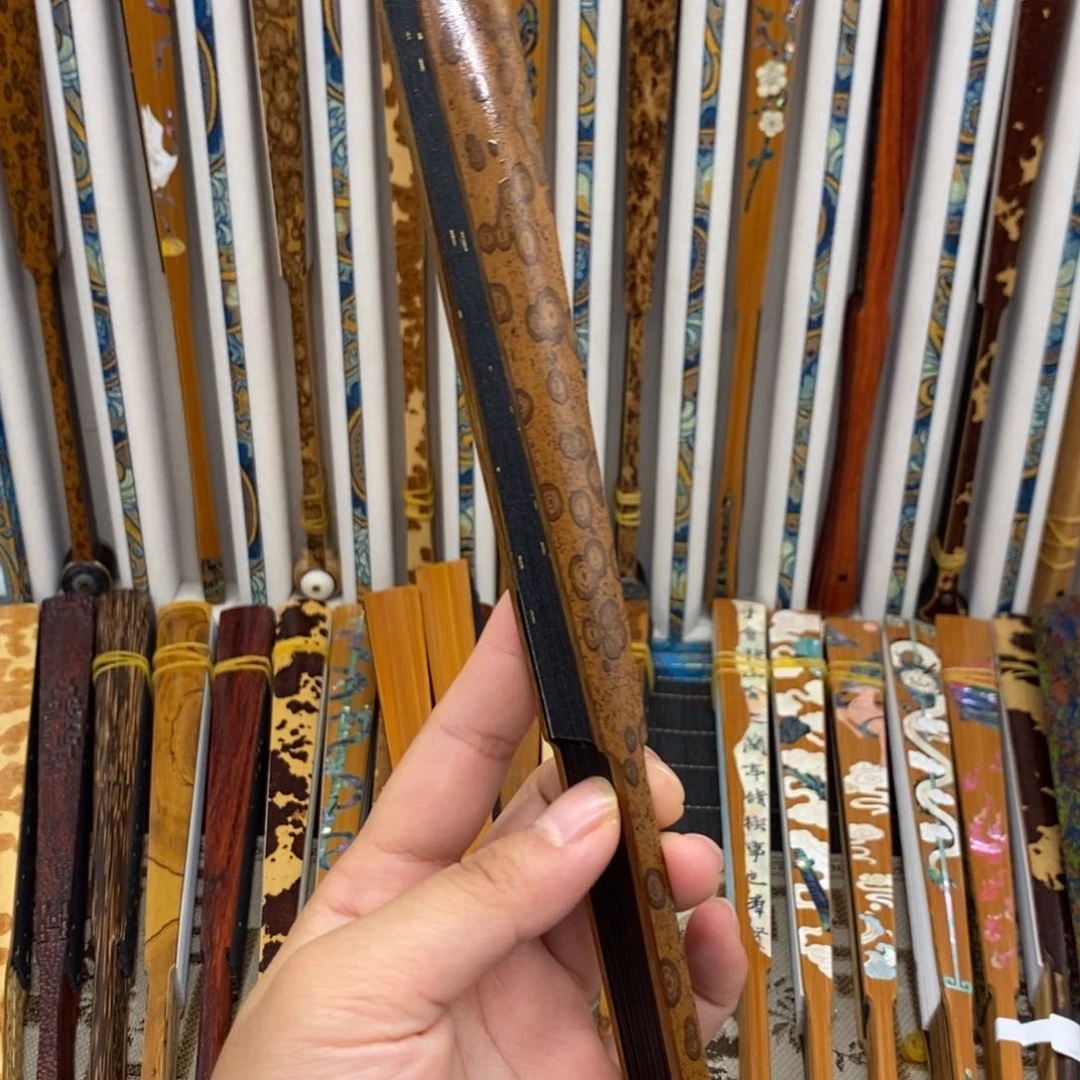 扇子用****2不啦路路路路据咯哦