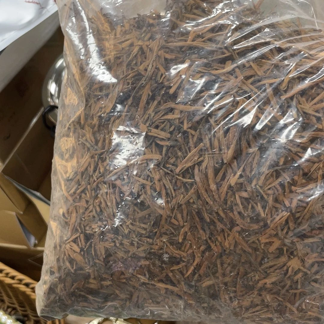 搪瓷杯子里还有很多东西