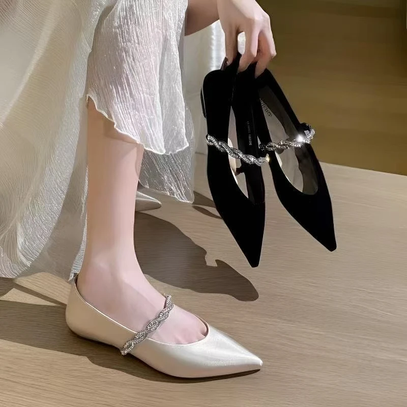 2厘米舒适低跟秋季新款百搭浅口尖头一字扣玛丽珍亮钻女鞋26S1351