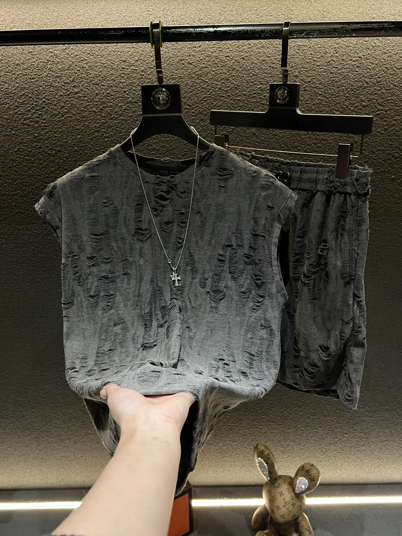 2025  新款爆款高定轻奢男上衣破洞套装纯色休闲百搭夏季透气无袖