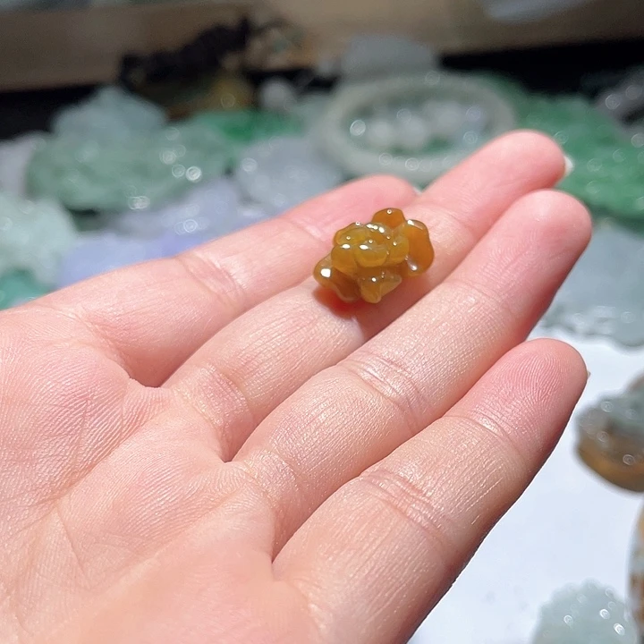 颈饰未镶嵌翡翠嘦*?天