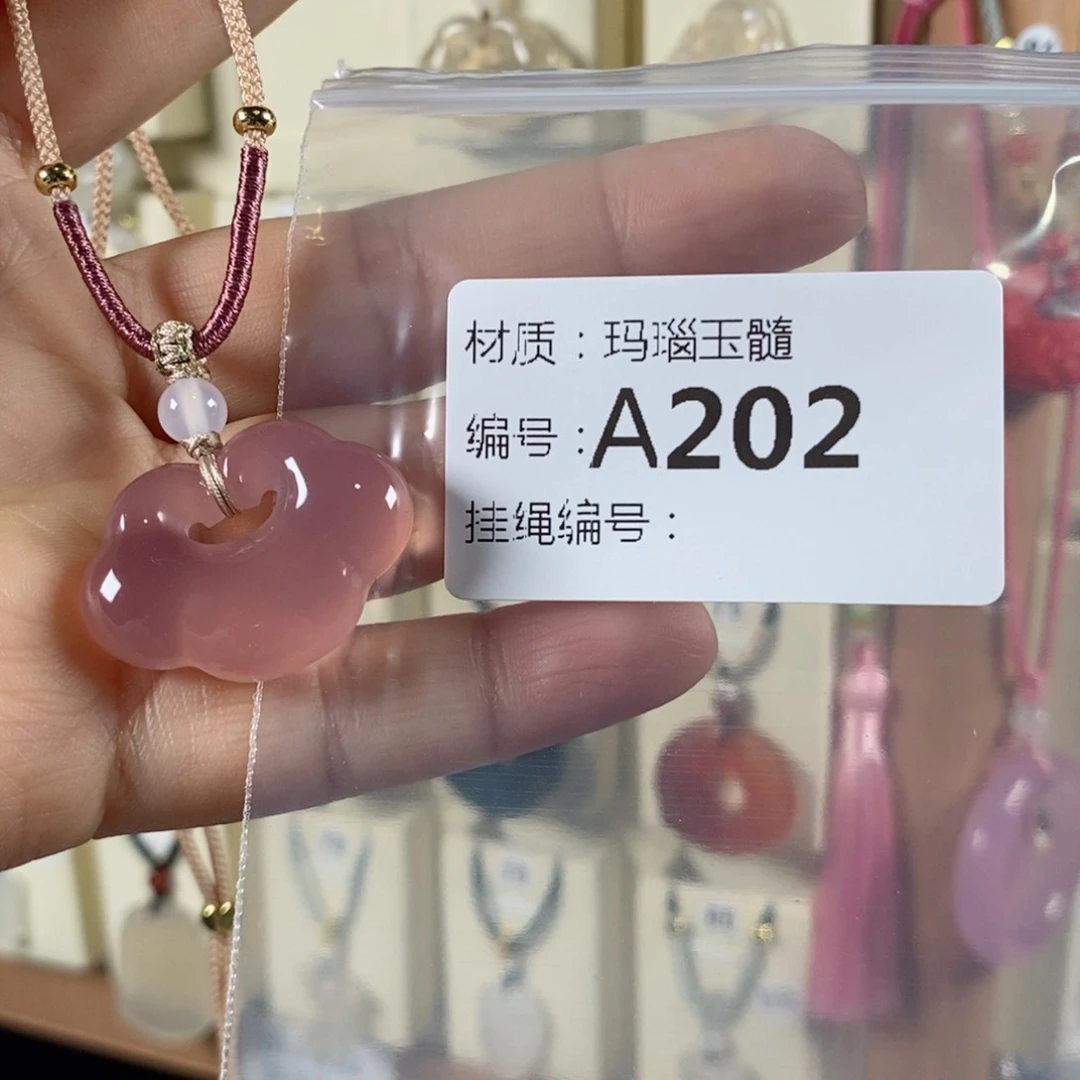 黑曜岩颈饰未镶嵌符*