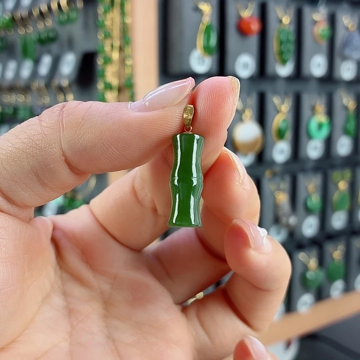 和田玉18K金镶嵌吊坠(赠链)