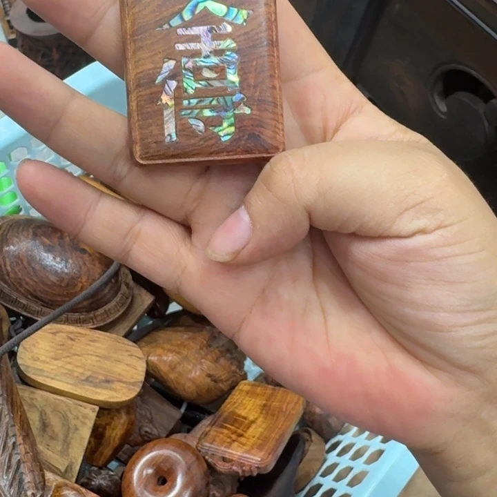 我***？有机玻璃小件物品的销售