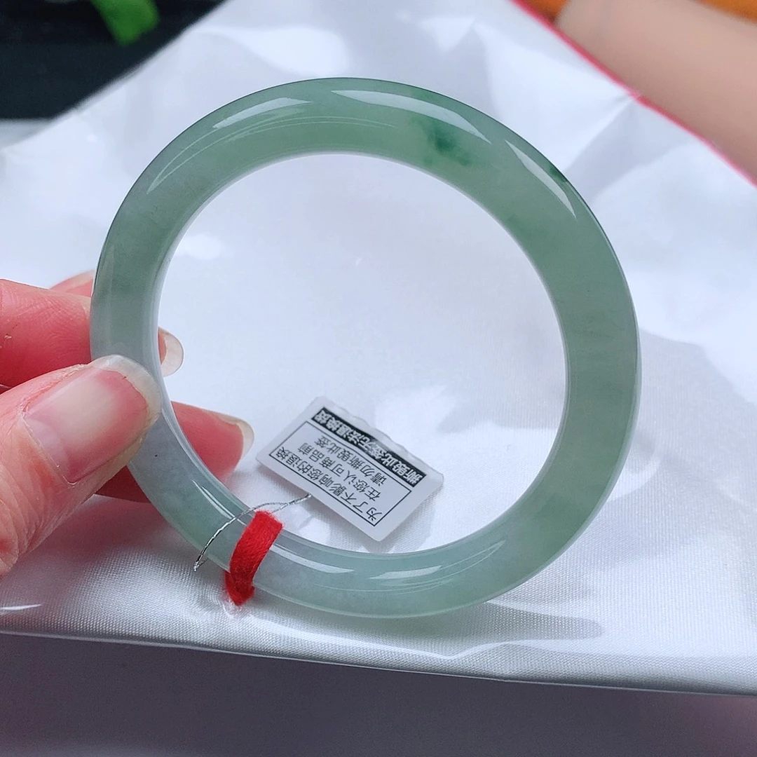 翡翠手镯未镶嵌53圈