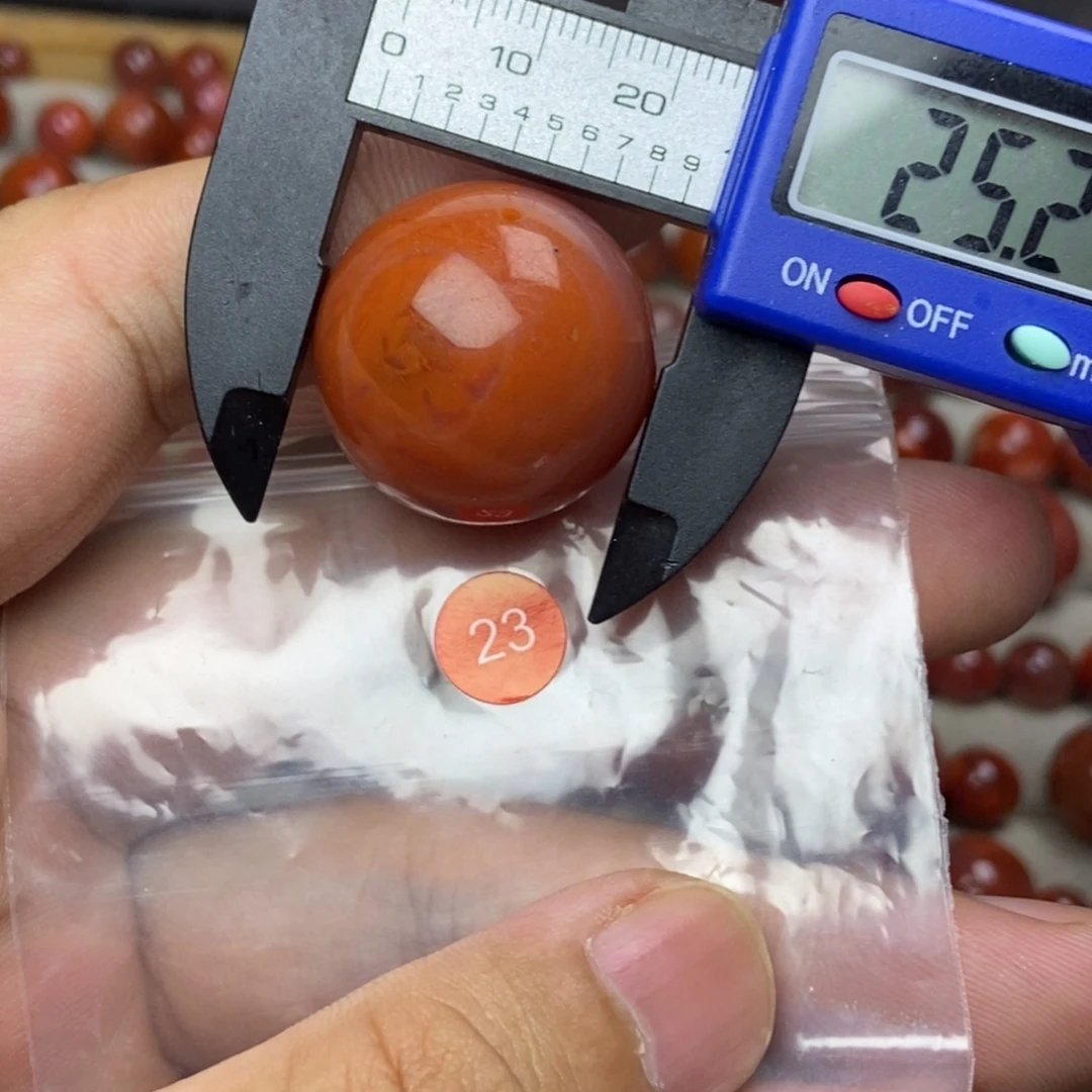 南红玛瑙未镶嵌有瑕疵