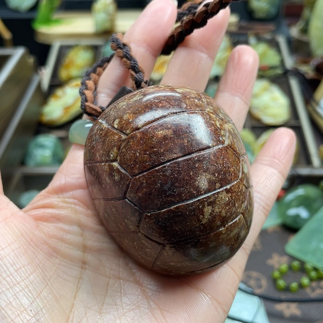 岫岩河磨玉（透闪石质玉）颈饰未镶嵌河磨玉龟壳